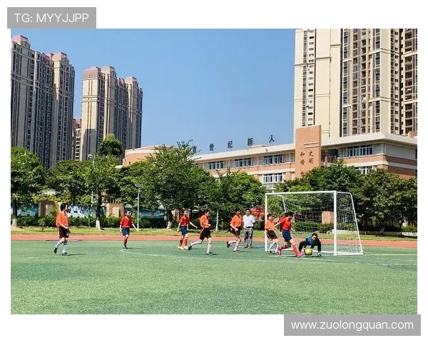 黄军独家解析足球技巧与战术心得分享助你提升球技与比赛表现